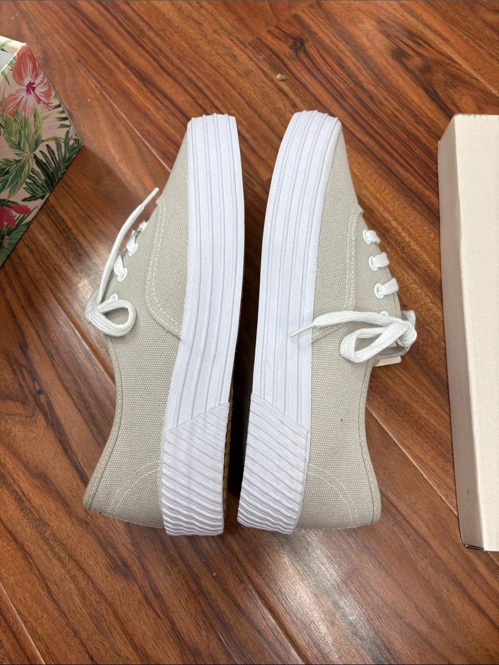 Tommy bahama shoes 9